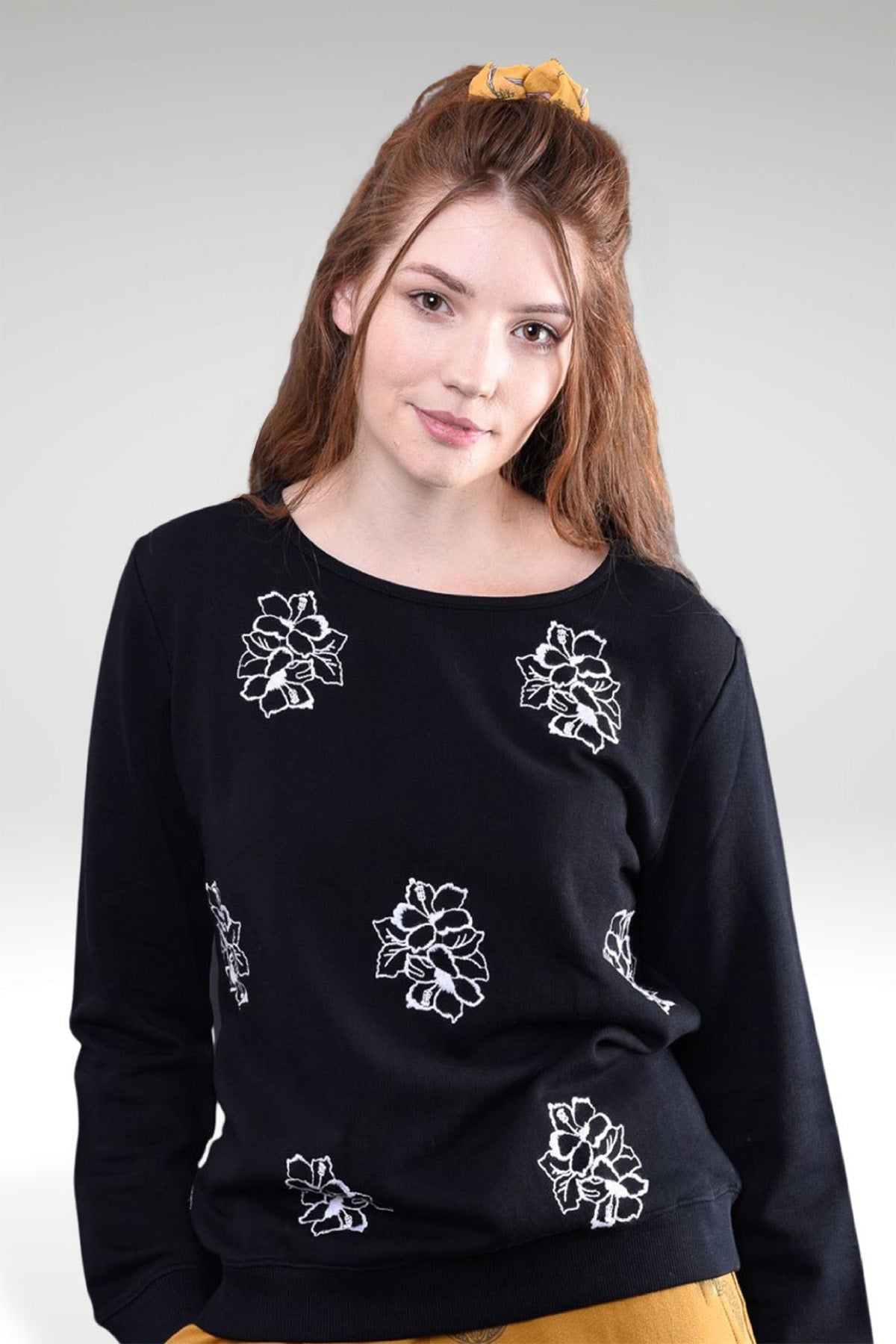 ADAH FLORAL EMBROIDERED KNIT TOP - zohaonline